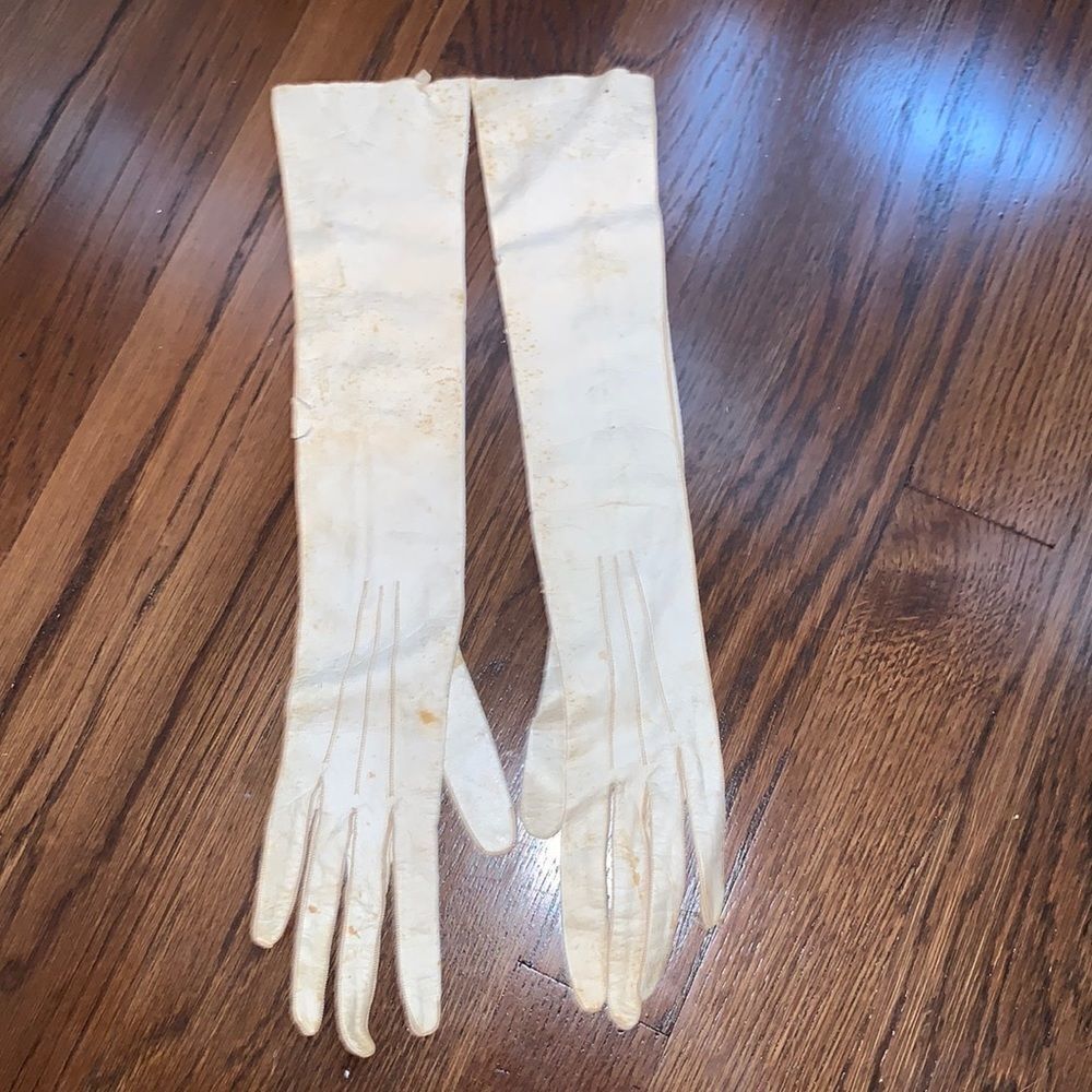 ‎Antique early 1900s women’s leather button gloves